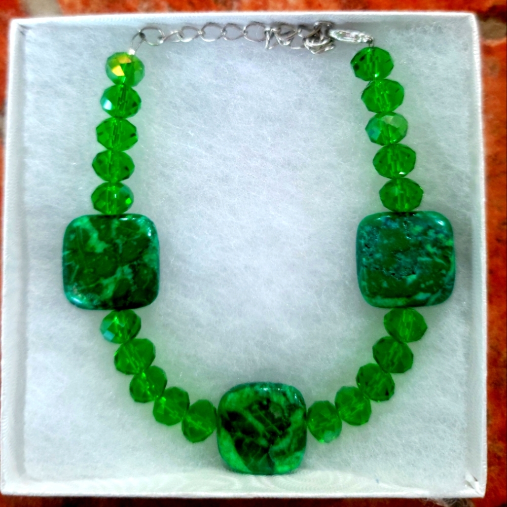 SWAROVSKI  BEADED  MALACHITE  1SIZE ACCENT BRACELET FOR A SPECIAL PRICE